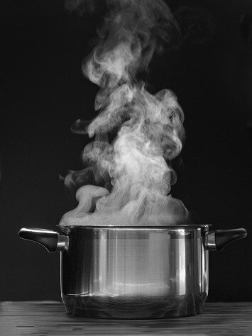 গরম জল পান করার জাদুকরী উপকারিতা   