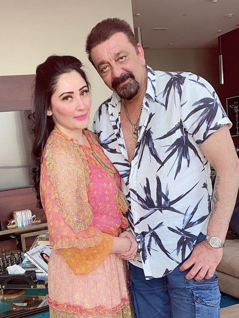 डांस फ्लोर पर एक्साइटेड हुए संजय दत्त, मान्यता को खींच कर किया रोमांस, हो रहे ट्रोल 