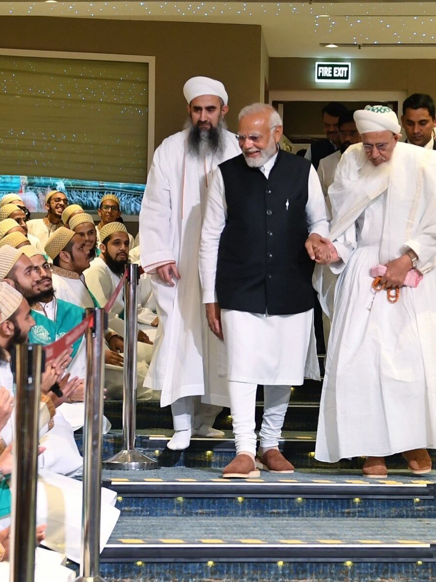 बोहरा समुदाय के साथ पीएम मोदी की इन तस्वीरों ने खींचा ध्यान