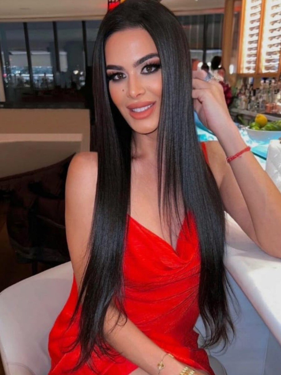 रेड ड्रेस में संजय दत्त की बेटी का कातिलाना अंदाज, फैंस बोले- स्टनिंग