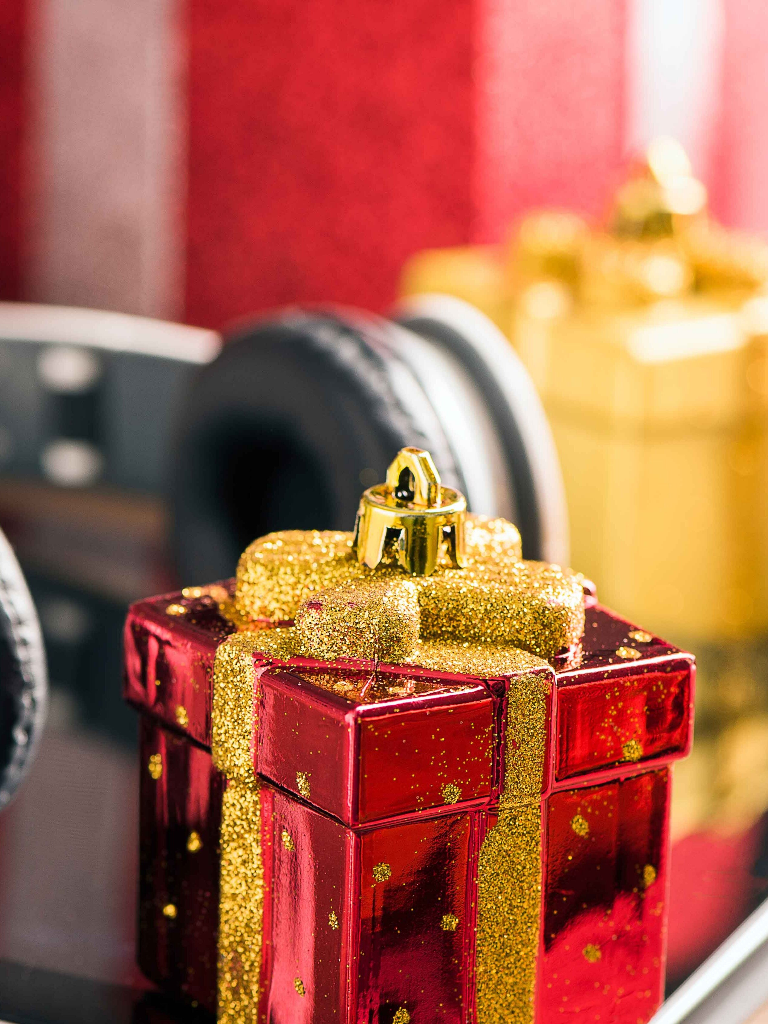 Valentine's Day 2023: Wireless earbuds, smartwatches, and other tech gifts under Rs 9,999