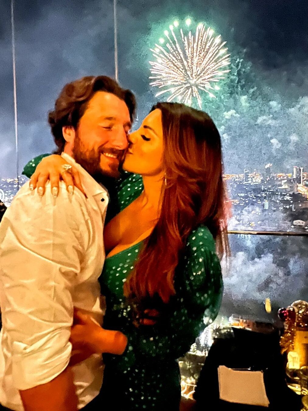 41 साल की एक्ट्रेस का पति संग रोमांस, कश्मीर में मनाया वैलेंटाइन्स डे 