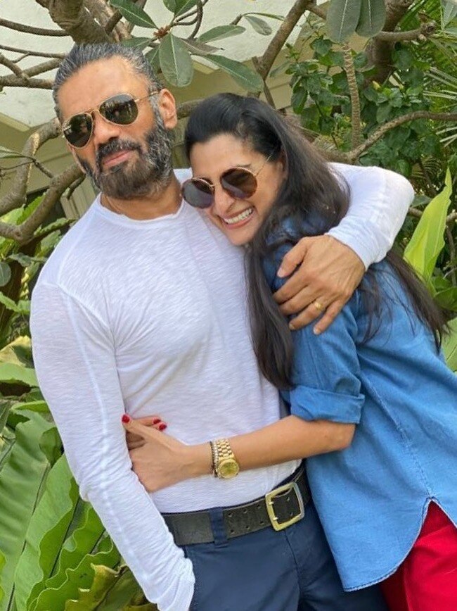 शादी के 31 साल बाद भी रोमांटिक हैं सुनील शेट्टी, वैलेंटाइन डे पर पत्नी पर यूं लुटाया प्यार