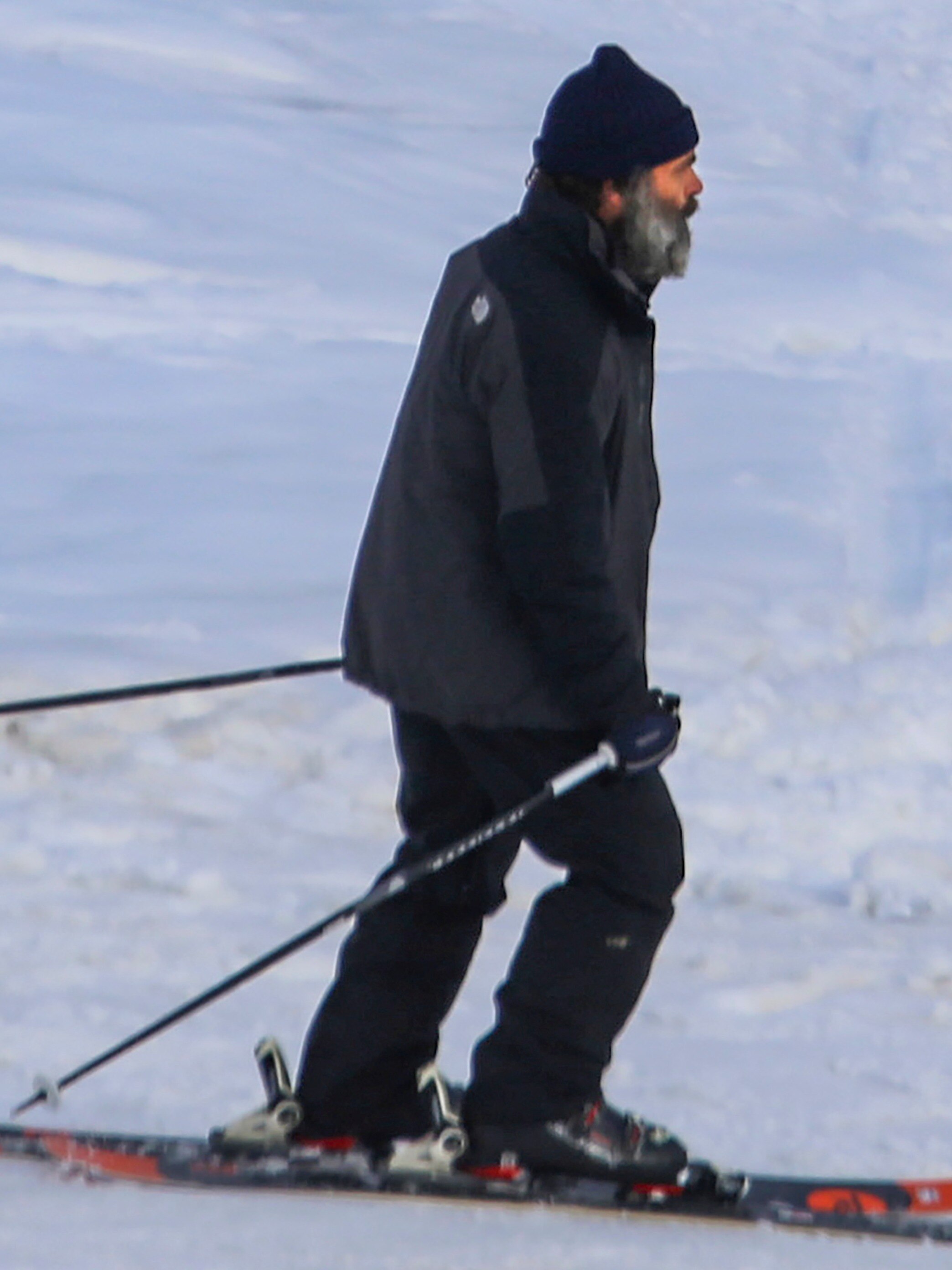 राहुल गांधी ने गुलमर्ग में उठाया स्कीइंग का लुत्फ, देखें VIDEO