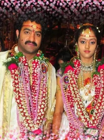 खर्चे 100 करोड़-पहने सोने जड़े कपड़े! साउथ सुपरस्टार Jr. NTR की शादी की Photos Viral