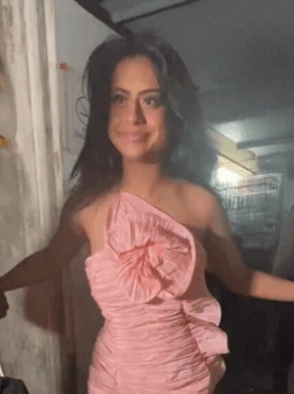 दोस्तों संग पार्टी के बाद लड़खड़ाती दिखीं न्यासा, काजोल की बेटी का उड़ा मजाक, Video वायरल