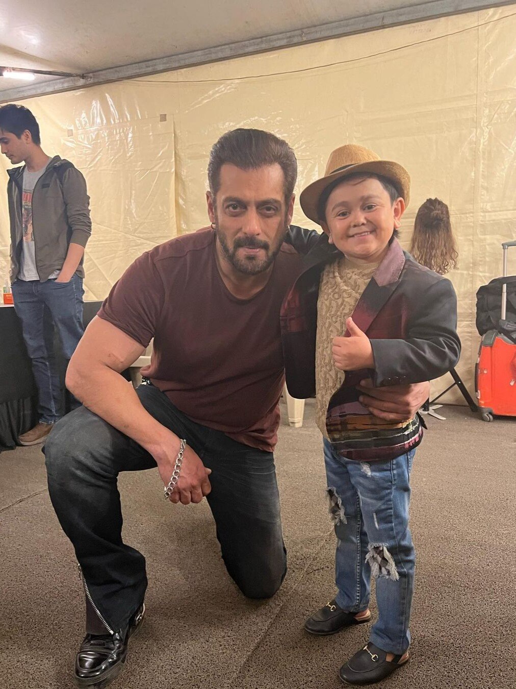 अब्दू रोजिक को गोद में उठाकर नाचे सलमान, ओ ओ जाने जाना पर किया जबरदस्त डांस  