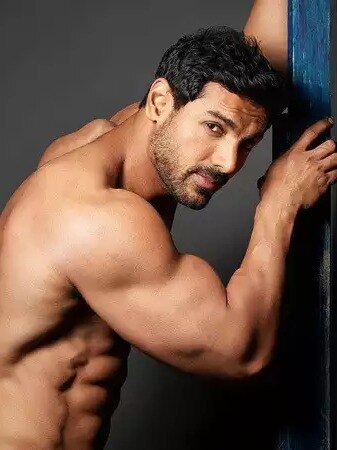 पठान हुई ब्लॉकबस्टर हिट, खुशी में जॉन अब्राहम ने खुद को गिफ्ट की लाखों की बाइक 