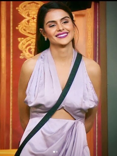 TV की 'संस्कारी बहू' ने सिर्फ लपेटी बेडशीट! बेडरूम में बोल्डनेस देख फैंस हैरान