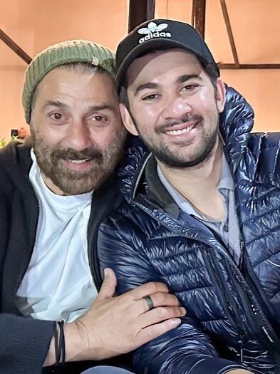 रिलेशनशिप में सनी देओल के बड़े बेटे करण, दुबई में मिस्ट्री गर्ल संग की पार्टी