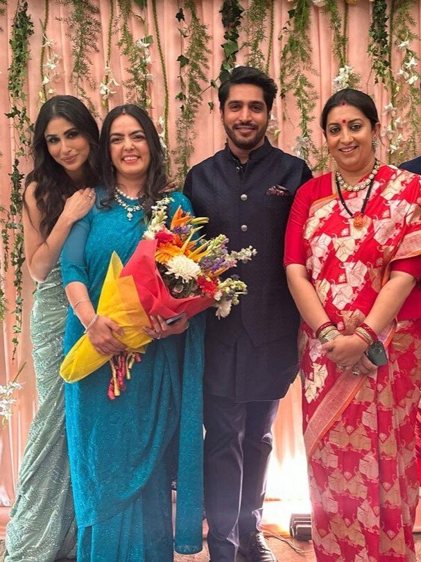 स्मृति ईरानी की बेटी शनेल के रिसेप्शन में पहुंचे शाहरुख- मौनी, PHOTOS