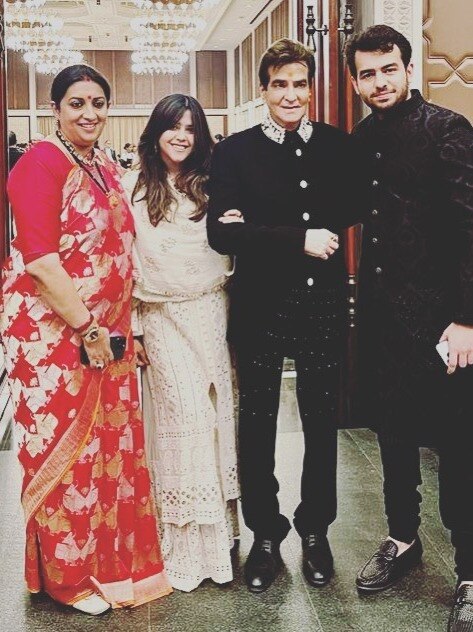 'बहू बन गई सास', स्मृति की बेटी शनेल के रिसेप्शन में पापा जितेंद्र संग पहुंचीं एकता