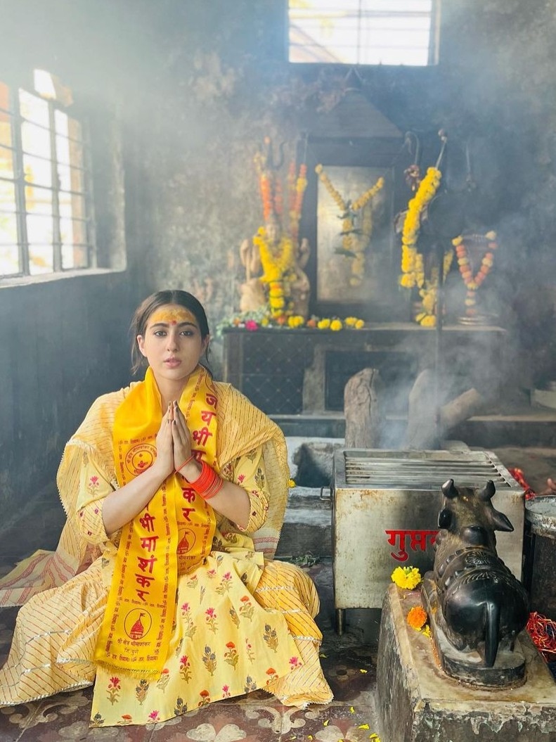 माथे पर चंदन, गले में चुनर, महादेव की भक्ति में डूबीं सारा अली खान, क्यों हुई ट्रोल?