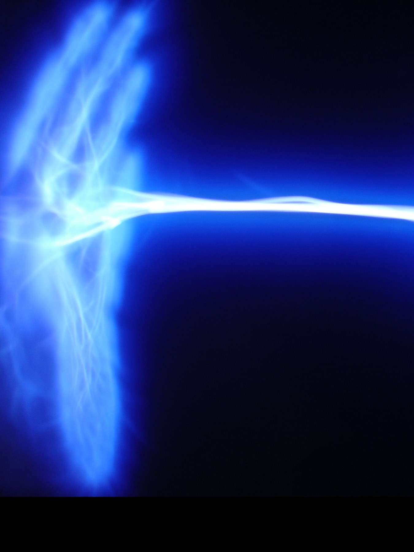 कुछ छूने पर कभीकभी क्यों लगता है करंट सा झटका? जानें What is static