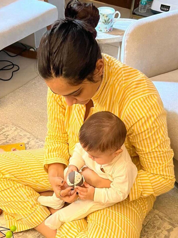 नाइटसूट में सोनम, नो मेकअप लुक, मां बनकर भूलीं ग्लैमर की दुनिया, पहले ऐसे नहीं देखा होगा