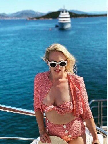 42 साल की एक्ट्रेस ने गर्लफ्रेंड संग की सगाई, 2 महीने पहले सरोगेसी से बनी मां