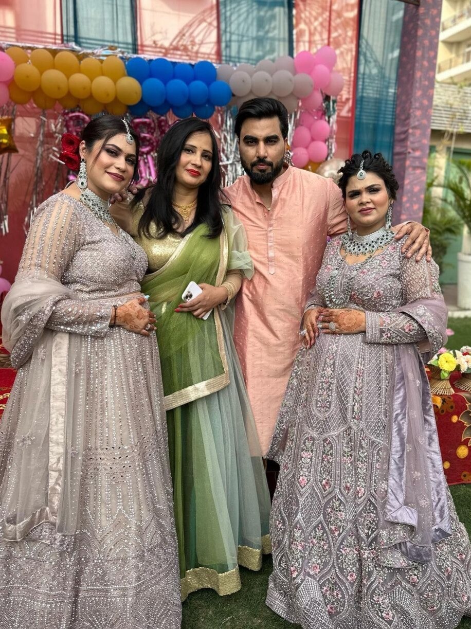 2 प्रेग्नेंट बीवियों की हुई गोदभराई, सौतनों ने फ्लॉन्ट किया बेबी बंप, 3 बच्चों का पिता बनेगा एक्टर