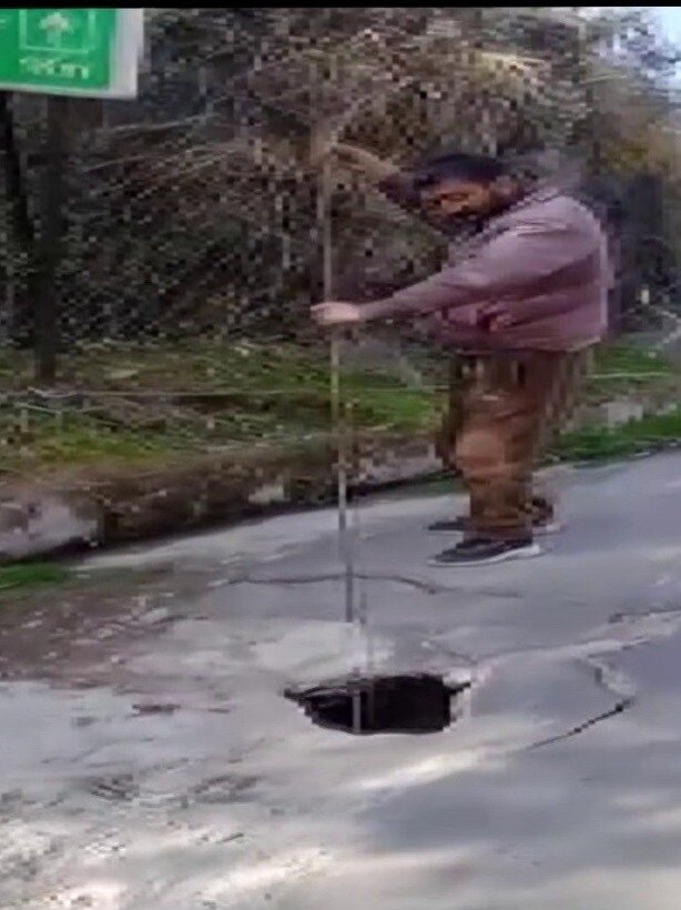 जोशीमठ-बद्रीनाथ हाइवे पर दरारें, कई जगह धंसी जमीन! 