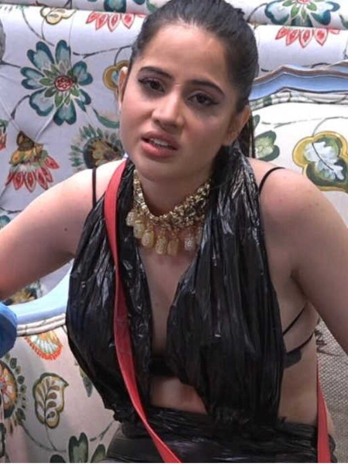 उर्फी का सामान लेकर भागा कैब ड्राइवर, एक्ट्रेस को दीं गालियां, सुनाई आपबीती