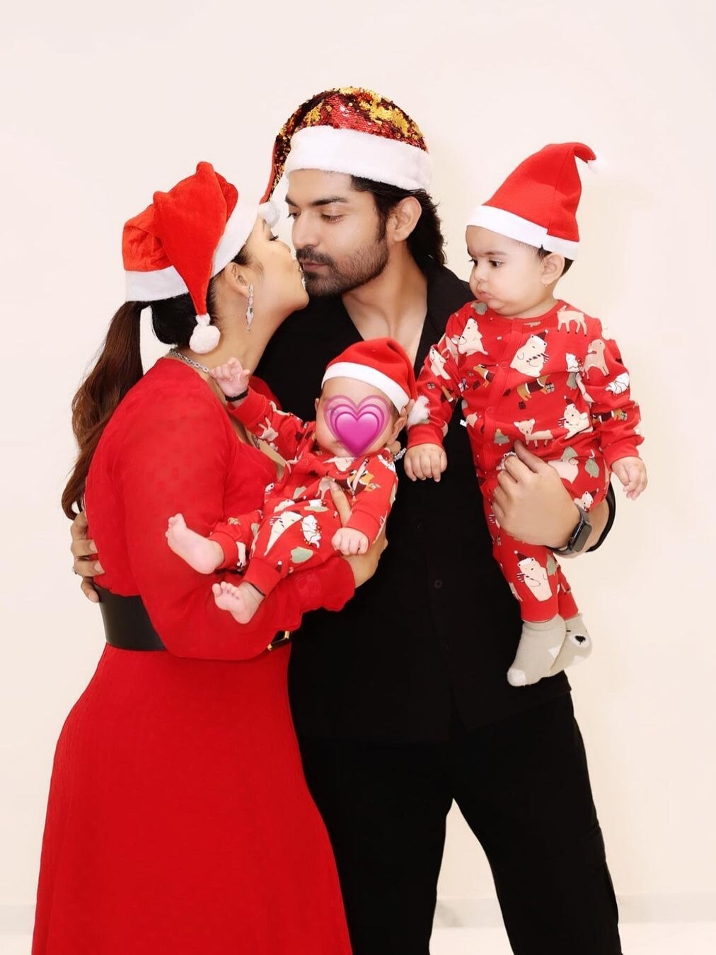 तीसरी बार प्रेग्नेंट नहीं देबीना, क्यों तस्वीर देख फैंस को हुआ धोखा?