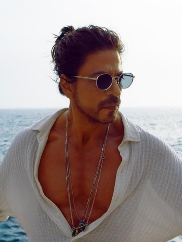 शाहरुख खान इंस्टाग्राम पर करते हैं सिर्फ 6 लोगों को फॉलो, बीवी-बच्चे और...?