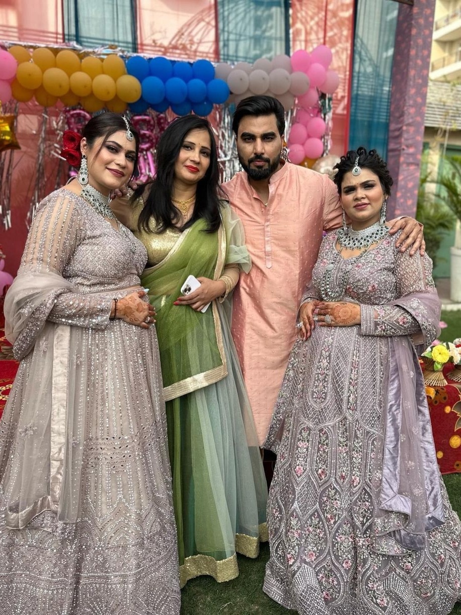 एक्टर की 2 प्रेग्नेंट बीवियों की गोदभराई पर उठे सवाल, भड़के यूजर्स बोले- ये कैसा कल्चर?