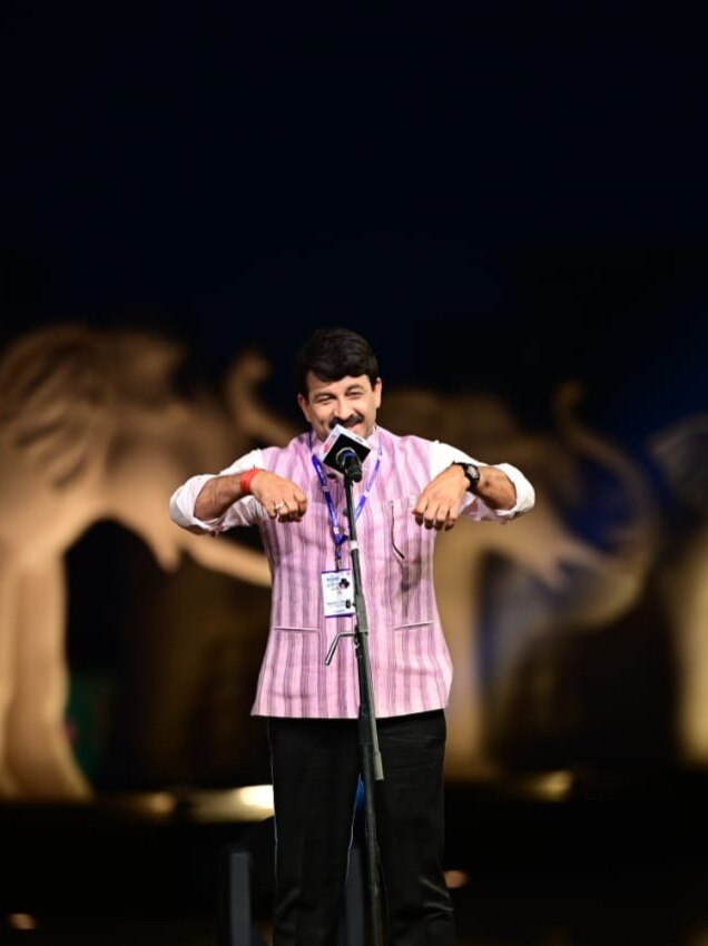 फूलों से किया मनोज तिवारी ने तीसरी बेटी का स्वागत, बोले- लोगों के तानों ने दुखी किया