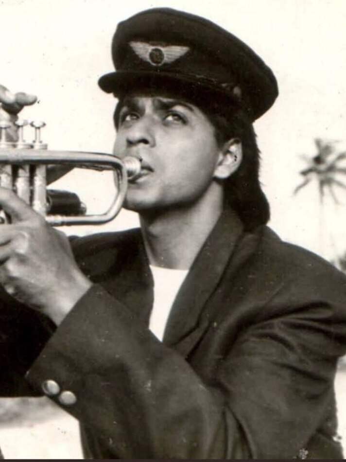 शाहरुख खान ने शेयर की थ्रोबैक फोटो, बताया किसको रोज करते हैं मिस, फैंस इम्प्रेस