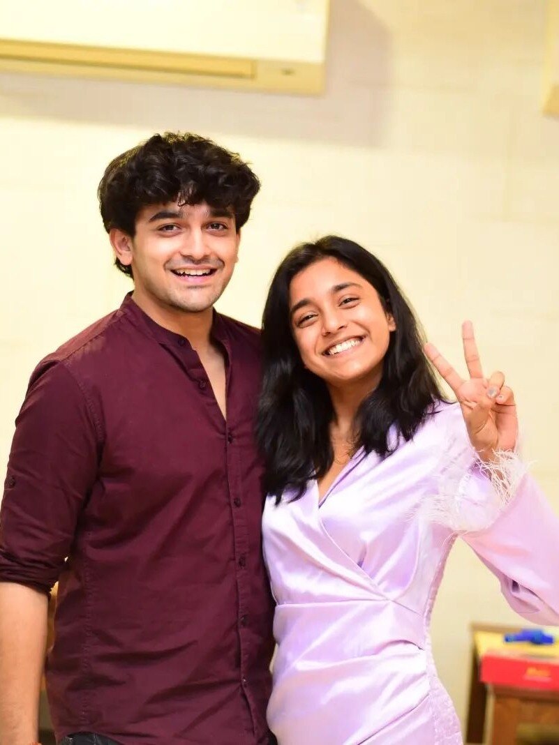 19 साल की सुम्बुल ने खरीदा घर, परिवार, दोस्तों संग की पार्टी