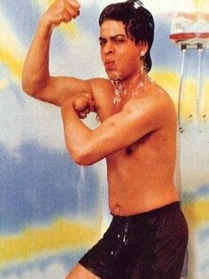 जब शाहरुख खान की मन्नत में 'नहाने' घुसा फैन, किंग खान ने ऐसे संभाला