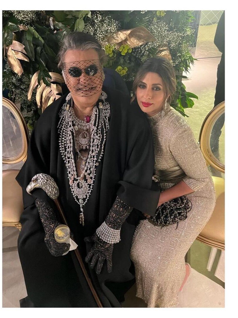 काला चश्मा, गले में हीरो से जड़ा हार, कौन है ये शख्स? जिसके साथ दिखीं श्वेता बच्चन