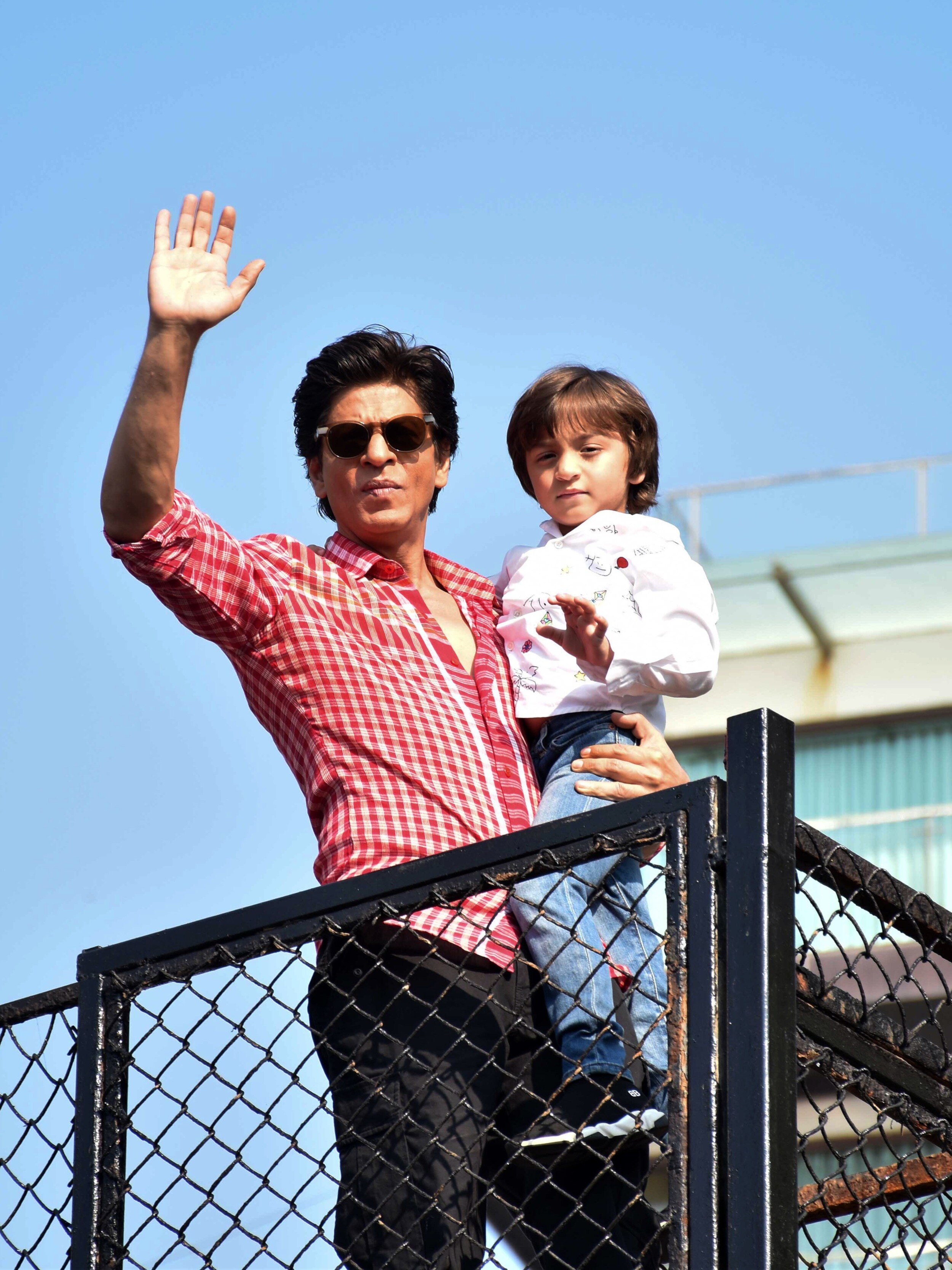 किससे शाहरुख ने खरीदा था मन्नत? अंदर से इतना आलीशान है 200 करोड़ का बंगला