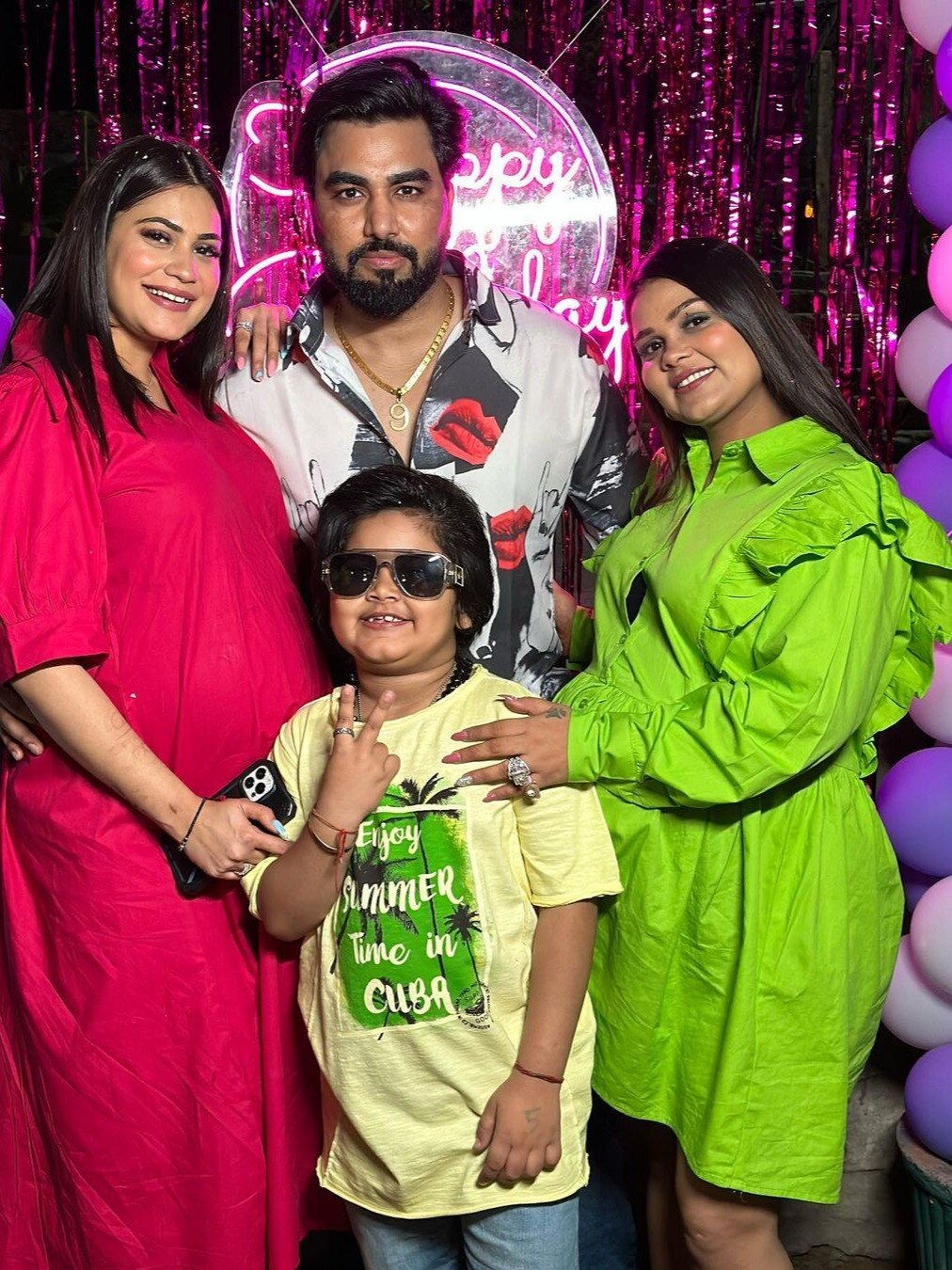 एक्टर की 'गर्लफ्रेंड' ने घर आकर किया तमाशा, भड़कीं प्रेग्नेंट बीवियां, बोलीं- शर्म नहीं आती