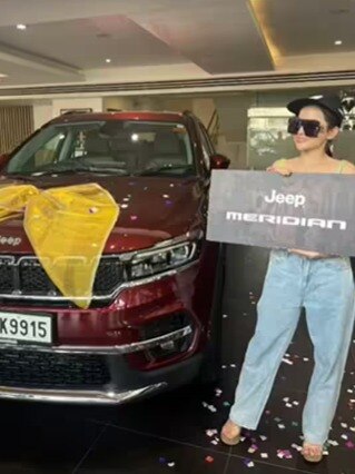 न मर्सेडीज, न BMW, जानें उर्फी ने कौन सी कार खरीदी? 35 लाख कीमत