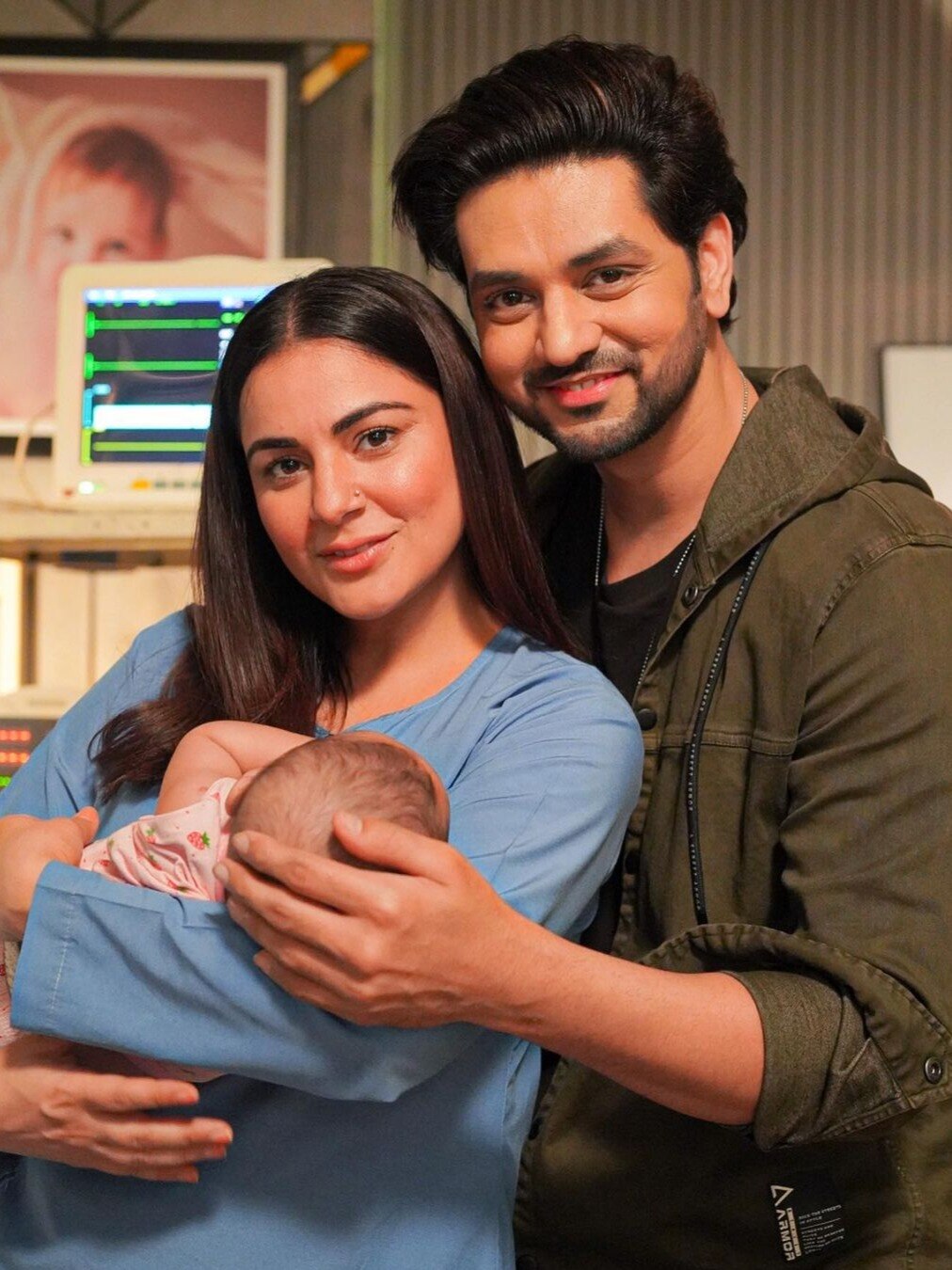 35 साल की उम्र में मां बनी ये मशहूर एक्ट्रेस, बेबी गर्ल संग शेयर कीं फोटोज!