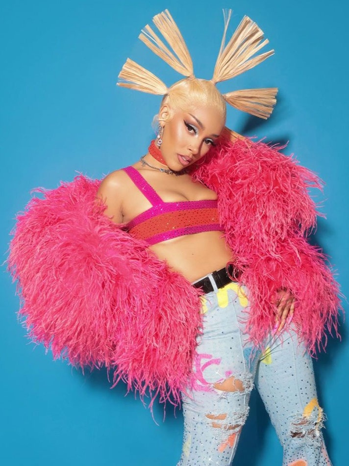 भरतनाट्यम की ली ट्रेनिंग, आश्रम में बीता बचपन, अनोखी है इस विदेशी रैपर की कहानी