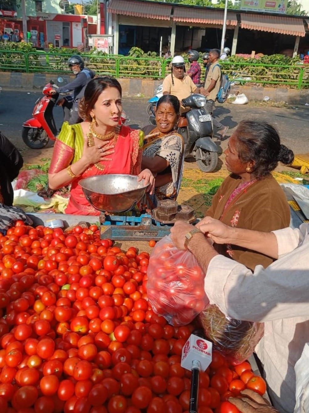 सड़कों पर सब्जी बेचने को मजबूर हुई ये एक्ट्रेस, छोड़ दी एक्टिंग? फोटोज वायरल 