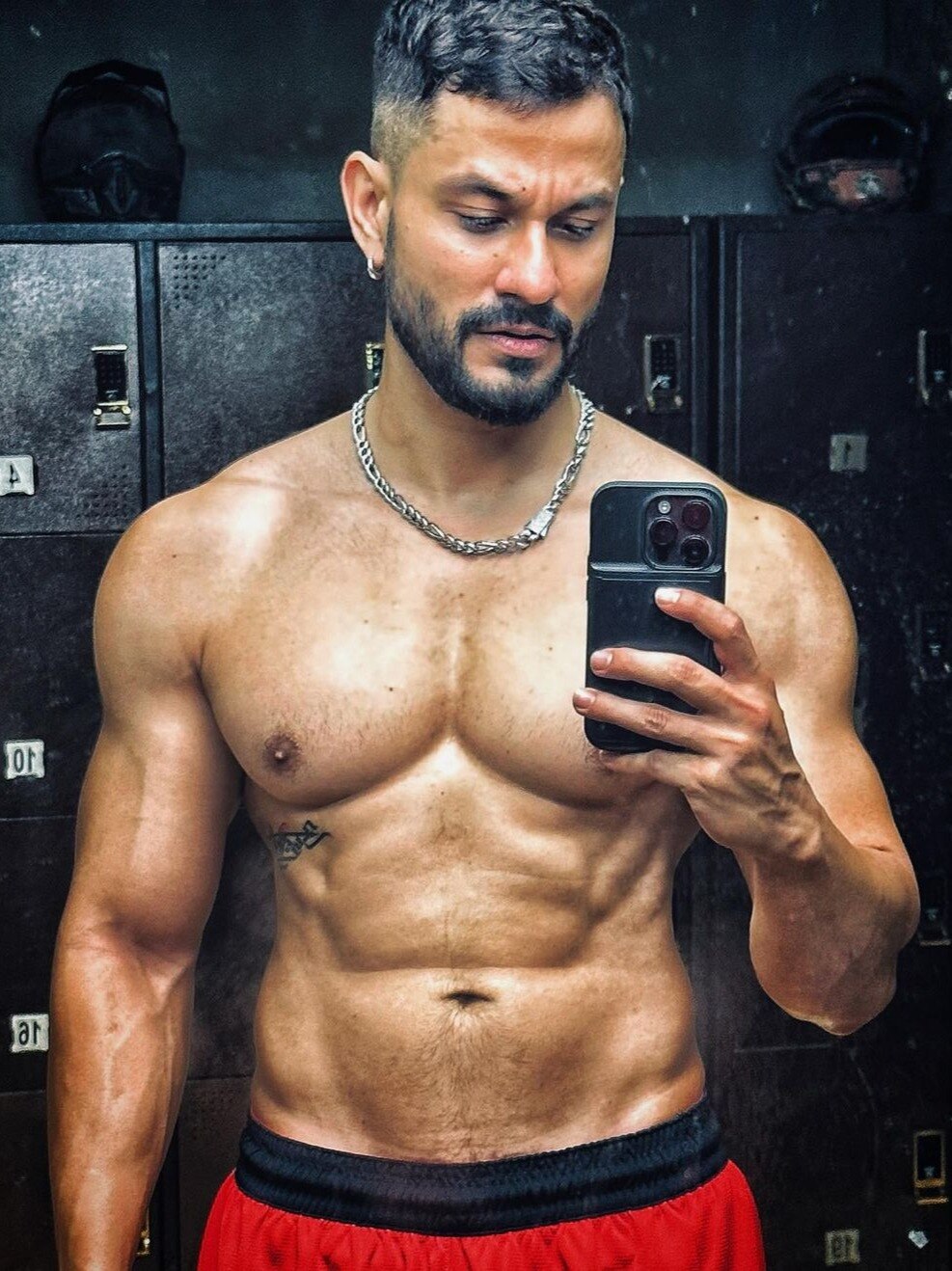 कुणाल खेमू की बॉडी देखकर करीना के उड़े होश, बोलीं- अरे, अरे टू हॉट