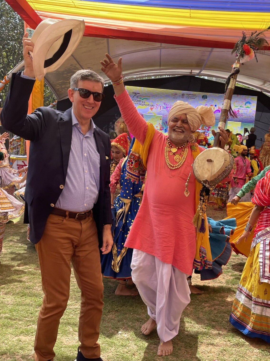 मीनाक्षी लेखी की होली पार्टी, विदेशी डेलिगेट्स ने जमकर किया डांस