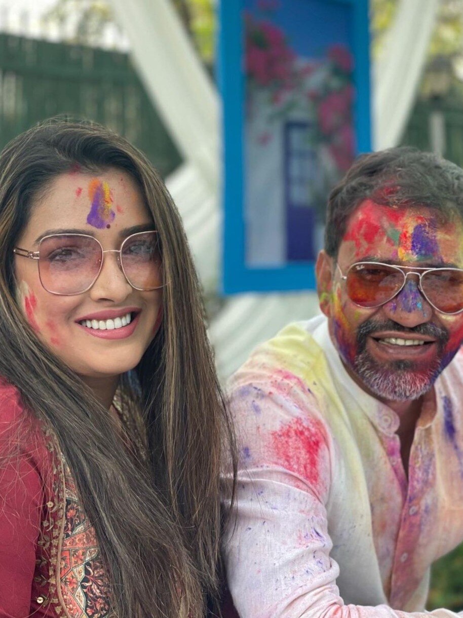 निरहुआ के रंग में रंगी आम्रपाली दुबे, होली पर मचाया धमाल