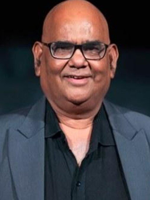 सतीश कौशिक की अर्थी को अनुपम ने दिया कंधा, छूटा 45 साल का साथ