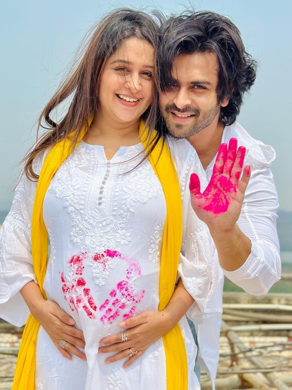 दीपिका संग होली खेलने पर ट्रोल हुए शोएब, यूजर्स पर भड़के एक्टर, दिया जवाब