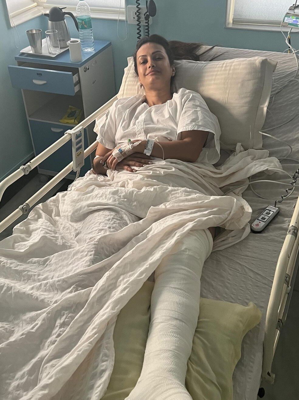 ग्राउंड पर क्रिकेट खेल रही थी एक्ट्रेस, टूटी टांग, अब है ऐसा हाल