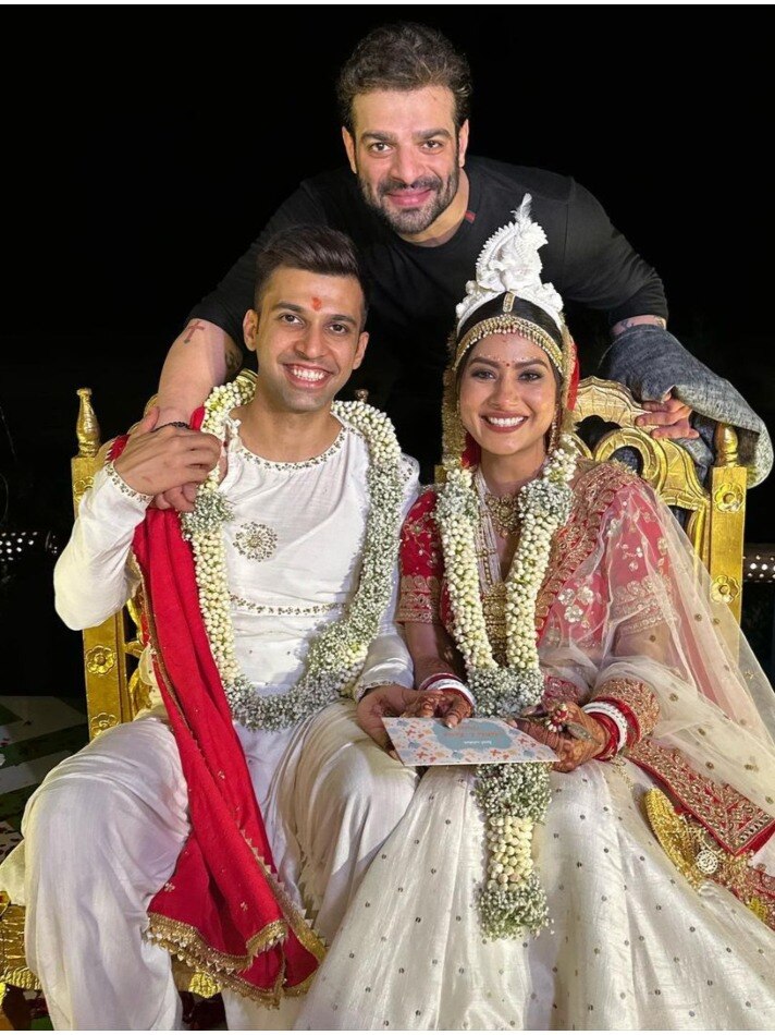 रेड-व्हाइट लहंगे में बंगाली दुल्हन बनीं कृष्णा, बैचलर पार्टी से मचाया था तहलका