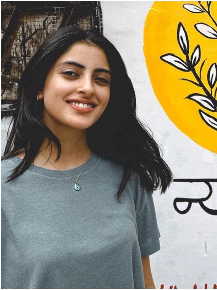 मुंबई की झोपड़पट्टी पहुंचीं अमिताभ की नातिन नव्या, दीवारों पर किया पेंट