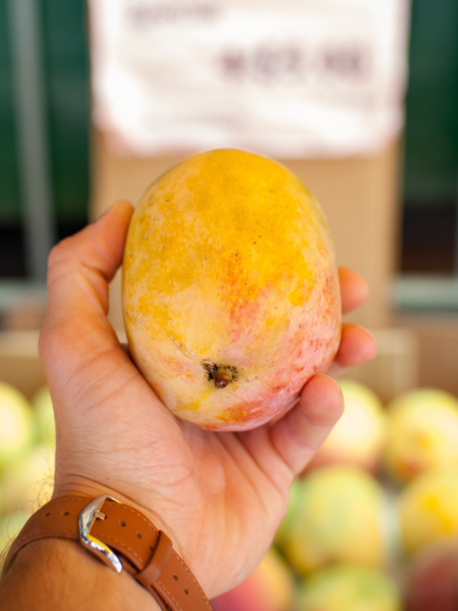 কৃত্রিমভাবে পাকানো আম চেনার সহজ উপায়