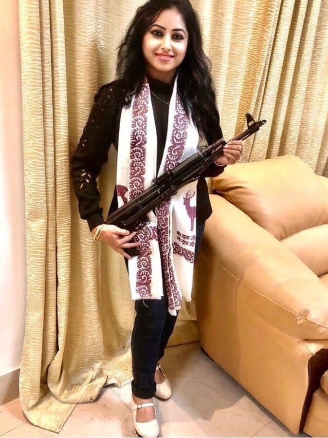 नेता, मॉडल या लेडी दबंग: मेयर कैंडिडेट श्वेता झा की तस्वीरों ने मचाई सनसनी