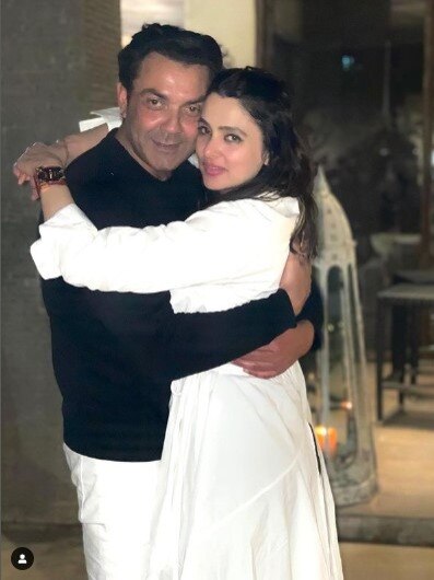 हीरोइनों को टक्कर देती हैं बॉबी देओल की पत्नी, 2 बड़े बच्चे लेकिन उम्र का नहीं होगा अंदाजा