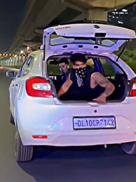 Farzi-like scenes at Gurugram! Two men throw notes on road from speeding car 