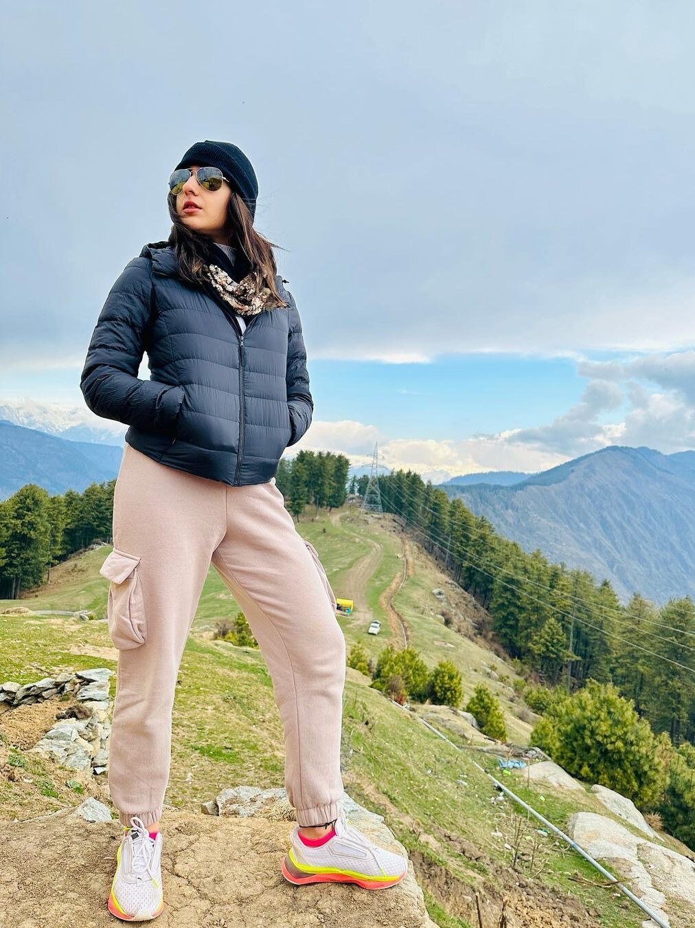 सड़क किनारे पी चाय, चूल्हे पर पकाई रोटी, सारा के देसी अंदाज पर फिदा हुए फैन्स